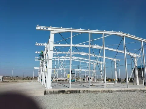 Hale Delta International Constanța — structura metalică în montaj