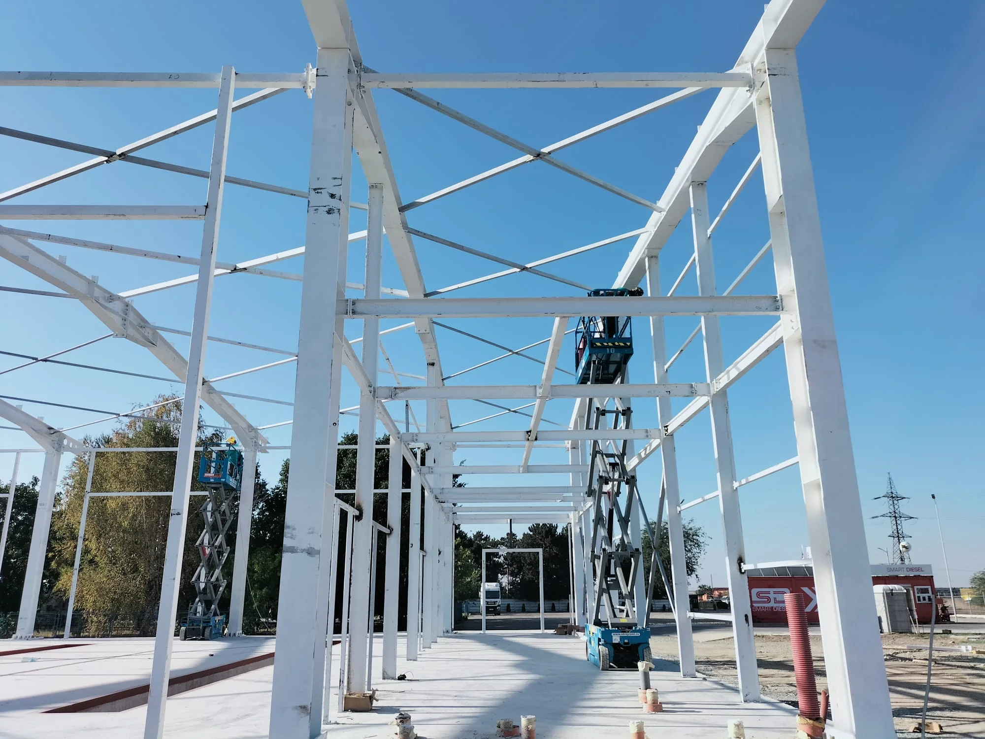 Hale Delta International Constanța — montajul structurii metalice la interior