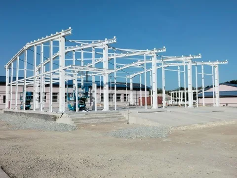 Hale Delta International Constanța — cadre metalice în montaj