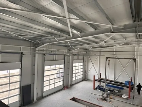 Hale Delta International Constanța — interior de hală cu structură metalică albă